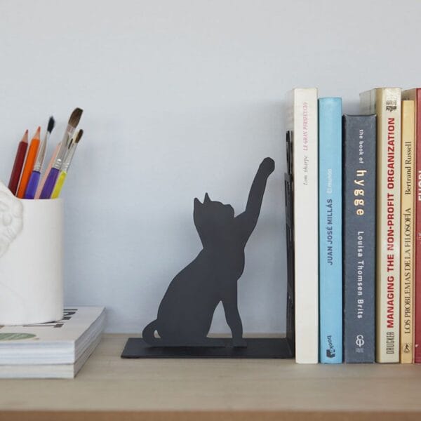 Sleek and elegant design to home your books. This metal bookend will make the perfect gift for an avid reader and cat lover.