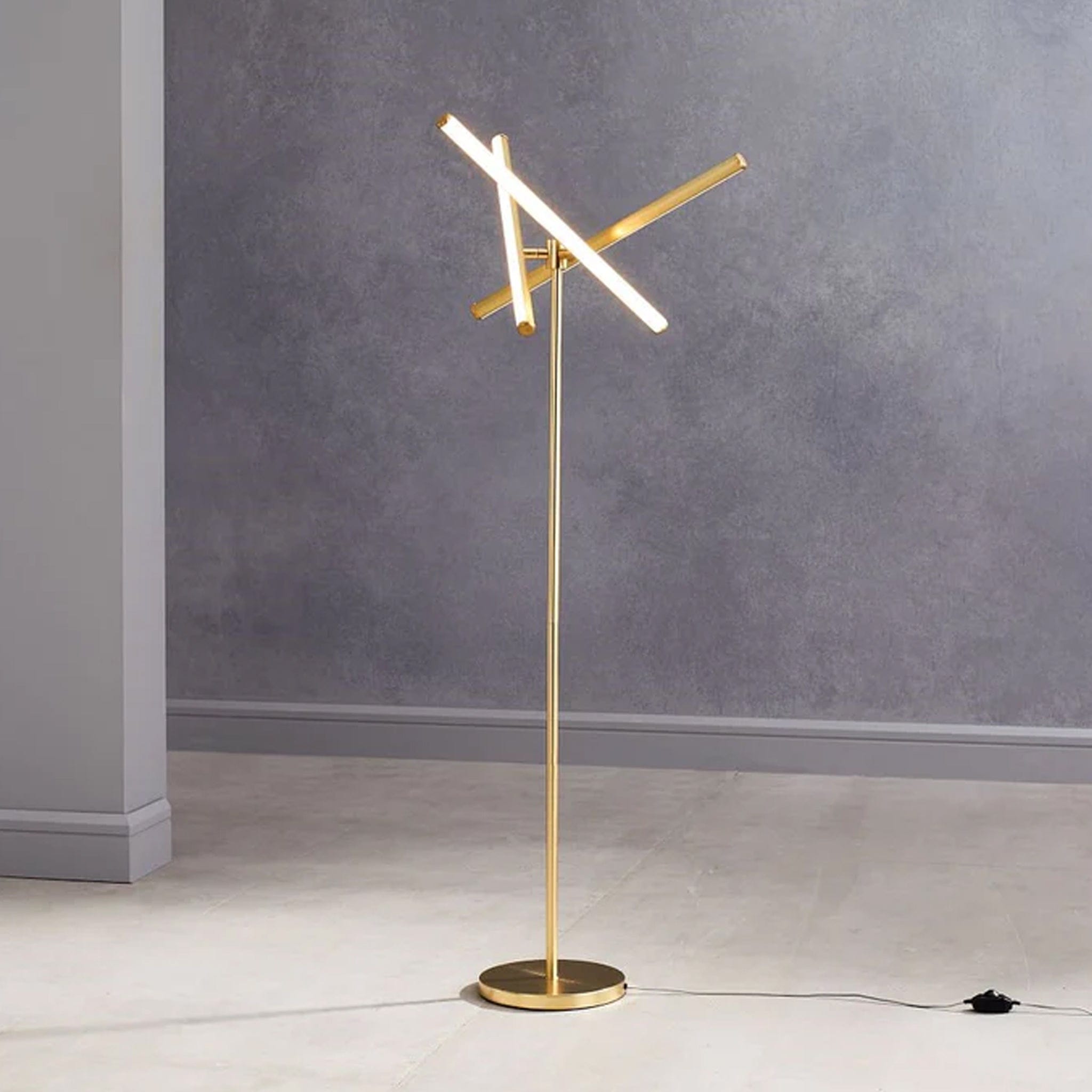 An adjustable light design featuring a multi-directional projection to create an eye-catching look in your interiors