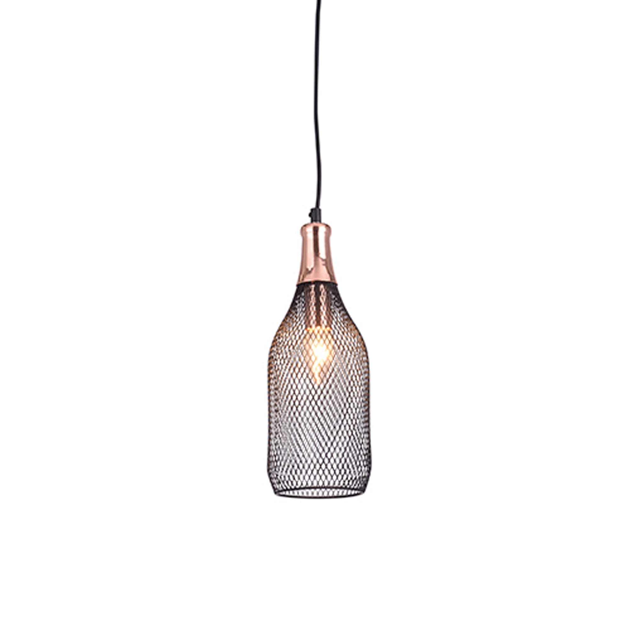 Create a warm ambience in your space with the black and copper double mesh pendant light. Double layered design gives a contrasting look to the usual lighting fixtures which makes for an interesting piece to your room décor.