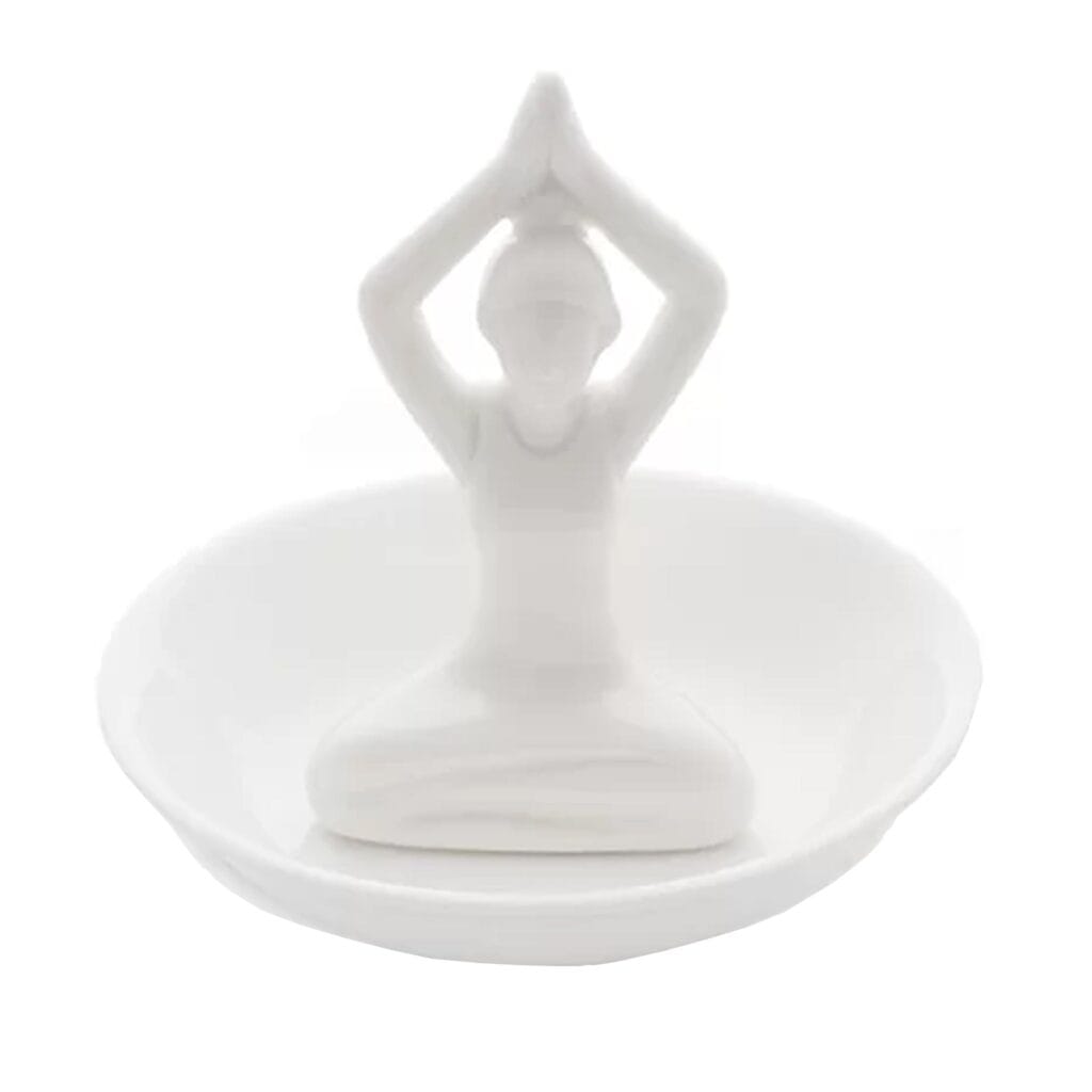 Keep all your little treasures safe and sound with this ceramic yoga inspired ring holder  Dimensions  9,5 x 10 x 10 cm