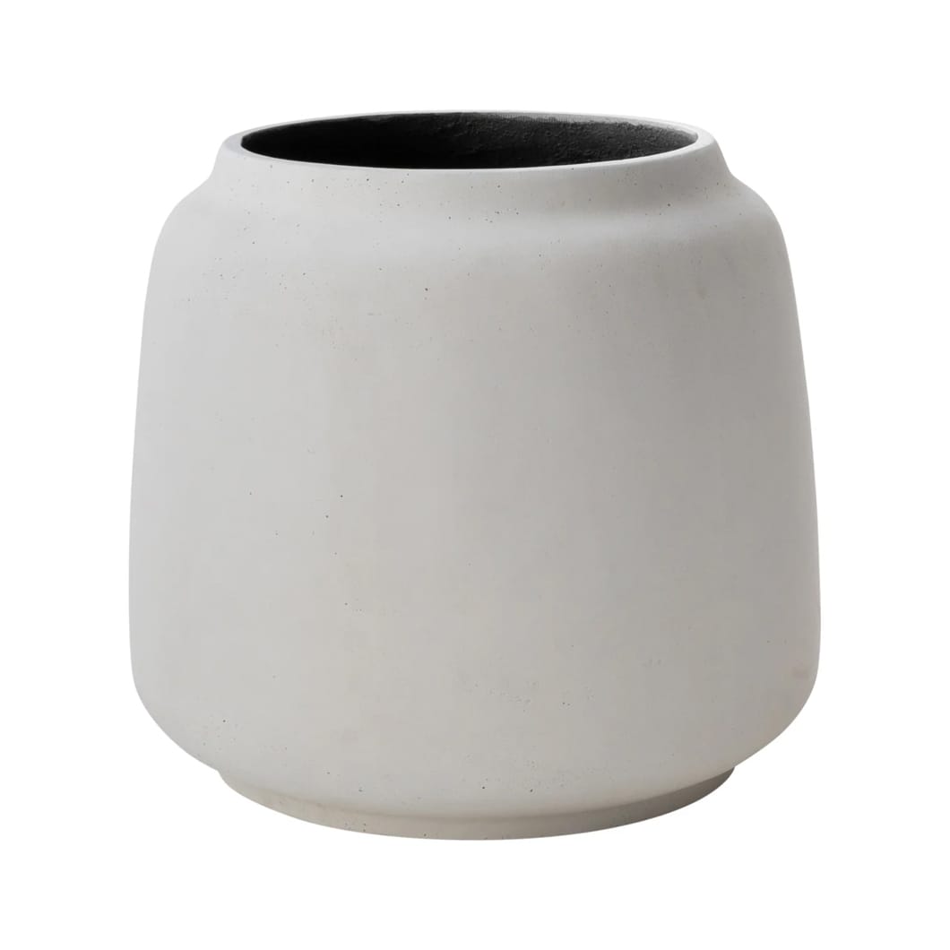 Give your plants a growth opportunity with our fully outdoor planters. Designed to style up patios, poolsides, backyards and interior areas alike, these planters feature a weather-proof composition that includes lightweight fibreglass – allowing you to effortlessly change the position of your plants – as well as drainage holes.