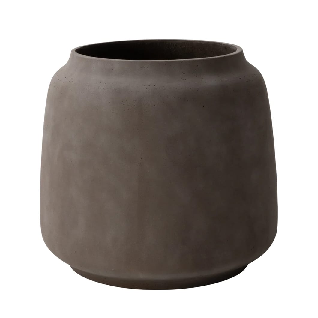 Give your plants a growth opportunity with our fully outdoor planters. Designed to style up patios, poolsides, backyards and interior areas alike, these planters feature a weather-proof composition that includes lightweight fibreglass – allowing you to effortlessly change the position of your plants – as well as drainage holes.