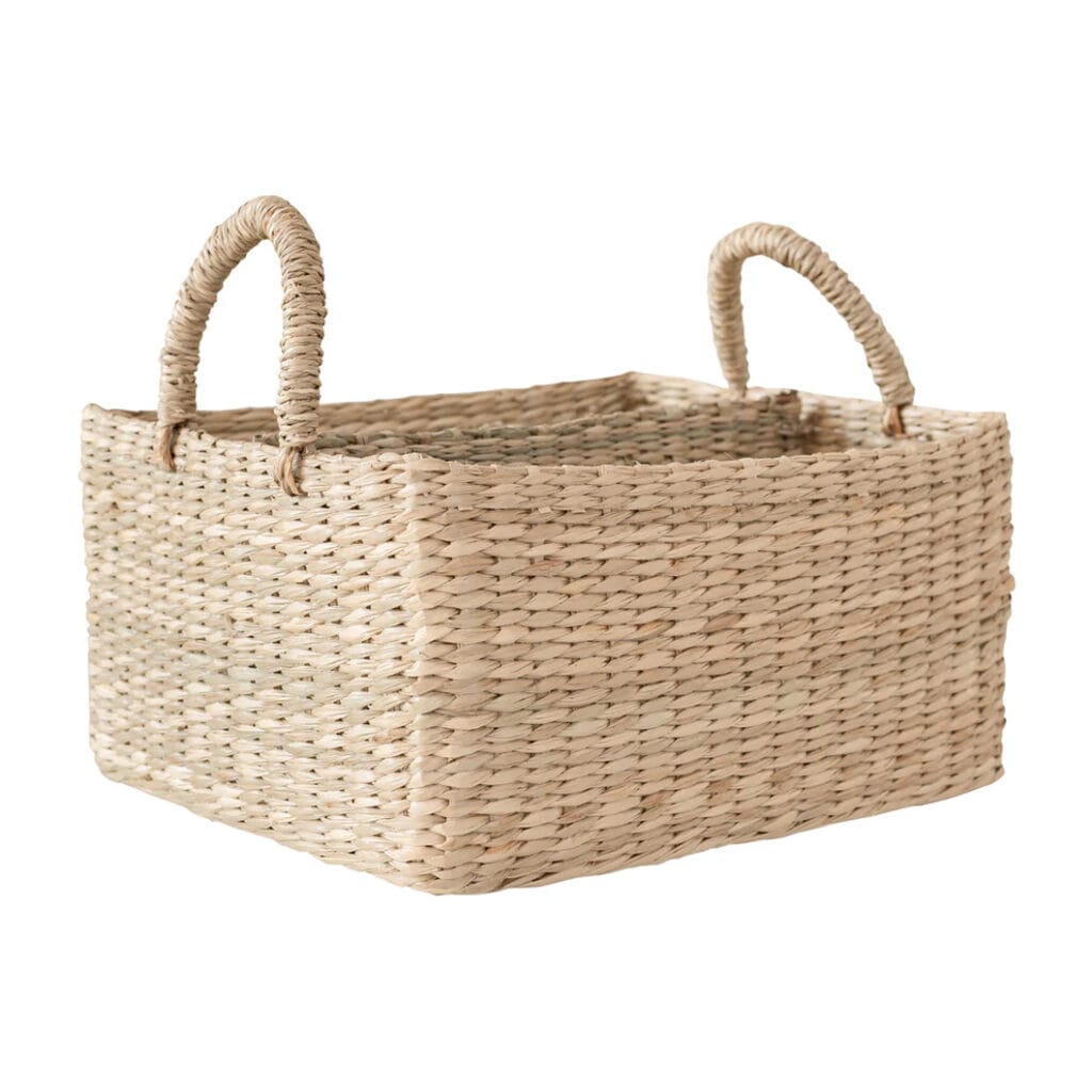 The multiuse Minya caddy is a handwoven wonder that will bring rustic charm to kitchen and dining areas, bathrooms or home offices. Featuring two compartments and made of 100% seagrass, a resilient natural fibre, this organisational accent works wonderfully as a condiment, napkin or cutlery holder, as a handy place to keep stationery or as a receptacle for bathroom essentials.