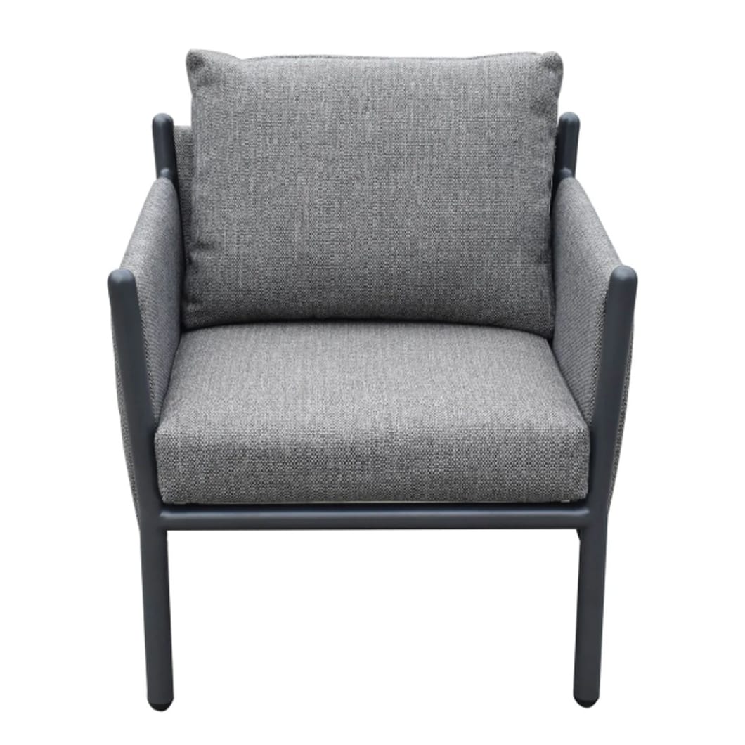 The fully outdoor Prominade set is an invitation to unwind, socialize and embrace the outdoors. This set comprises two single-seaters and a three-seater – composed of an aluminium frame, spun polyester and a weather-resistant foam cushion – as well as an aluminium coffee table that features a slatted tabletop.