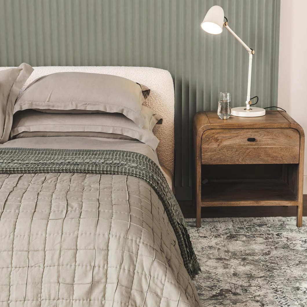 The hand-finished Anthology quilt features a classic pattern that evokes the nostalgia of hand-sewn quilts, while two subdued colourways give it a contemporary twist. With its delightful blend of soft cotton and durable linen, this quilt will be your perfect companion for cool evenings and lazy mornings. Cotton & linen blend with a microfiber filling and 100% cotton backing. Made in India