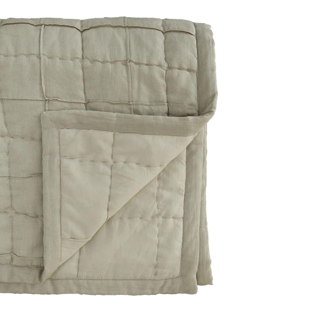 The hand-finished Anthology quilt features a classic pattern that evokes the nostalgia of hand-sewn quilts, while two subdued colourways give it a contemporary twist. With its delightful blend of soft cotton and durable linen, this quilt will be your perfect companion for cool evenings and lazy mornings. Cotton & linen blend with a microfiber filling and 100% cotton backing. Made in India