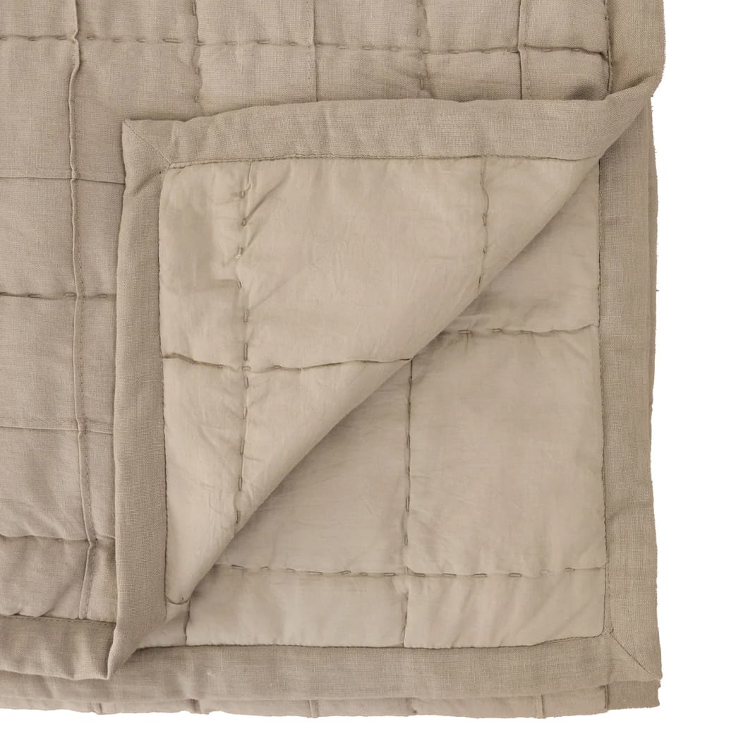 The hand-finished Anthology quilt features a classic pattern that evokes the nostalgia of hand-sewn quilts, while two subdued colourways give it a contemporary twist. With its delightful blend of soft cotton and durable linen, this quilt will be your perfect companion for cool evenings and lazy mornings. Cotton & linen blend with a microfiber filling and 100% cotton backing. Made in India