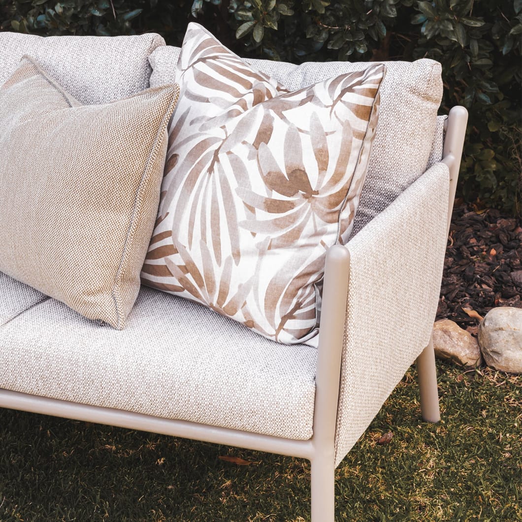 The fully outdoor Prominade set is an invitation to unwind, socialize and embrace the outdoors. This set comprises two single-seaters and a three-seater – composed of an aluminium frame, spun polyester and a weather-resistant foam cushion – as well as an aluminium coffee table that features a slatted tabletop.