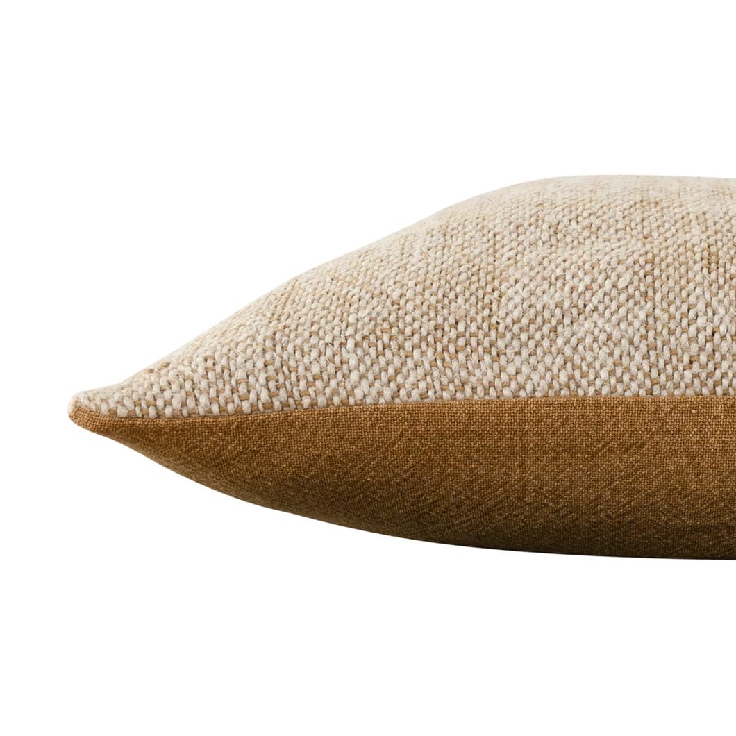 The ideal blend of countryside charm and modern elegance, Tweedish scatters feature covers made of a premium blend of linen and cotton, handwoven to mimic the texture and appearance of timeless tweed. Natural linen fibres imbue these scatters with textural richness, while a YKK metal zip adds a refined finish. Available in six tones, Tweedish scatters will bring warmth and understated luxury to various interior styles. Duck feather-duck down inner included.